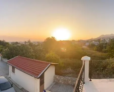 Large Mountain And Sea View Family Friendly 빌라 키레니아