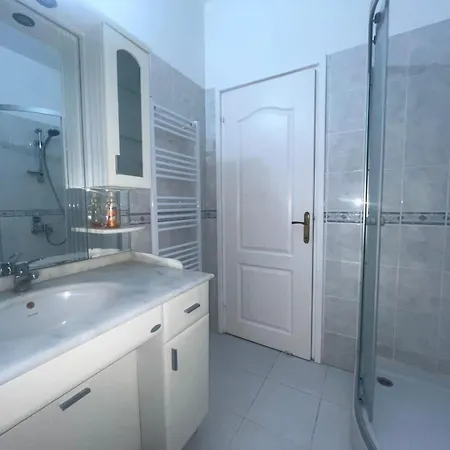 Large Mountain And Sea View Family Friendly