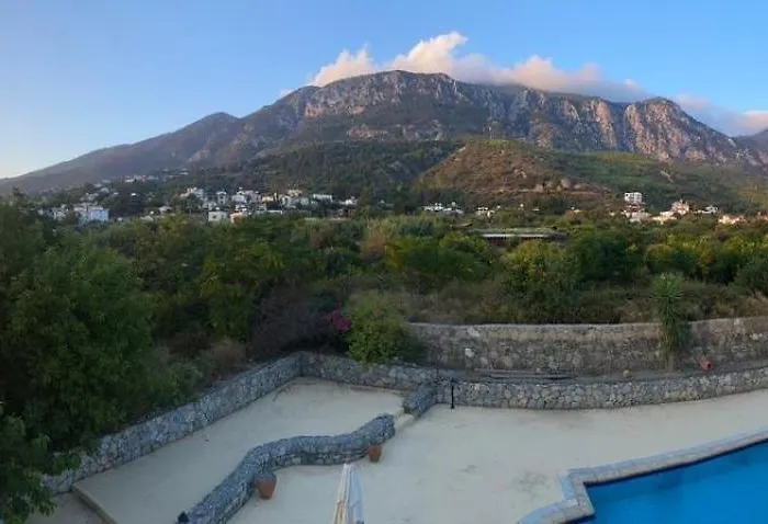 Large Mountain And Sea View Family Friendly Vila Kyrenia (Northern Cyprus)