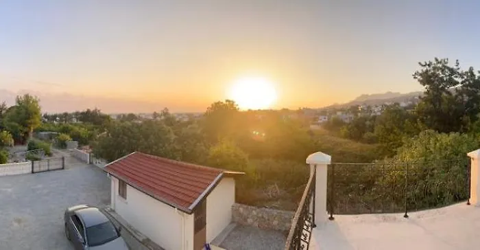 Large Mountain And Sea View Family Friendly Vila Kyrenia (Northern Cyprus)