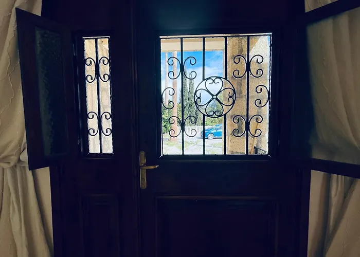 Large Mountain And Sea View Family Friendly Vila *