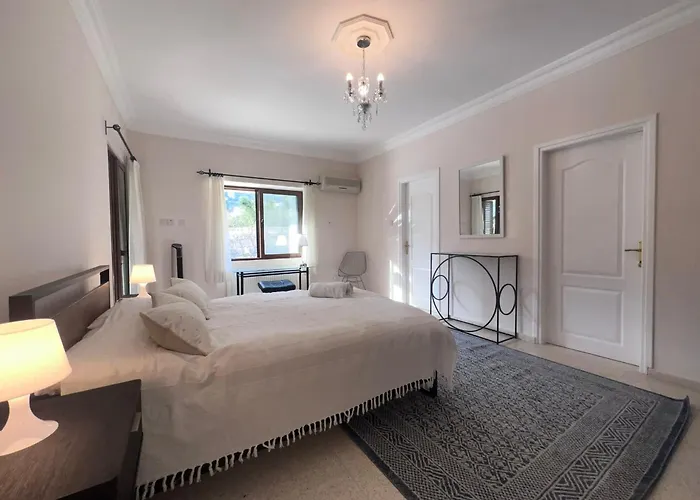 Large Mountain And Sea View Family Friendly Vila *