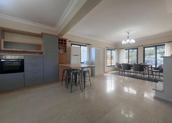 Large Mountain And Sea View Family Friendly Kyrenia (Northern Cyprus)