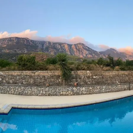 Large Mountain And Sea View Family Friendly Kyrenia (Northern Cyprus)