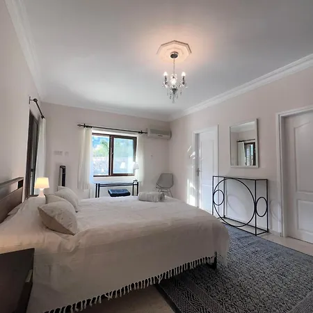 Large Mountain And Sea View Family Friendly