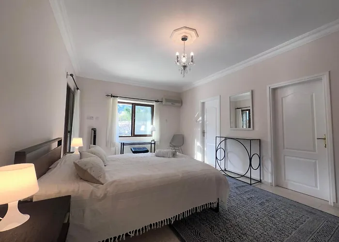 Large Mountain And Sea View Family Friendly