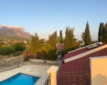 Large Mountain And Sea View Family Friendly Villa Kerínia