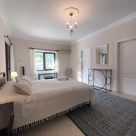 Large Mountain And Sea View Family Friendly Villa *