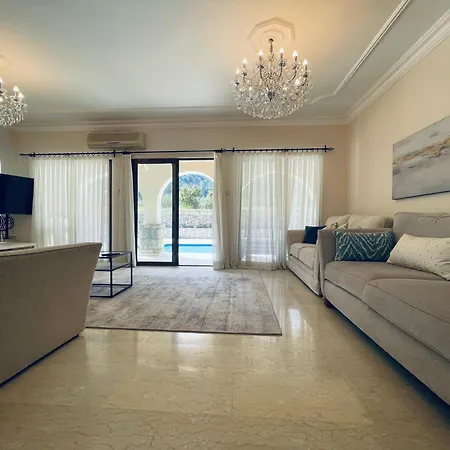 Large Mountain And Sea View Family Friendly Kerínia