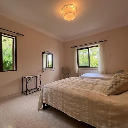 Large Mountain And Sea View Family Friendly Villa